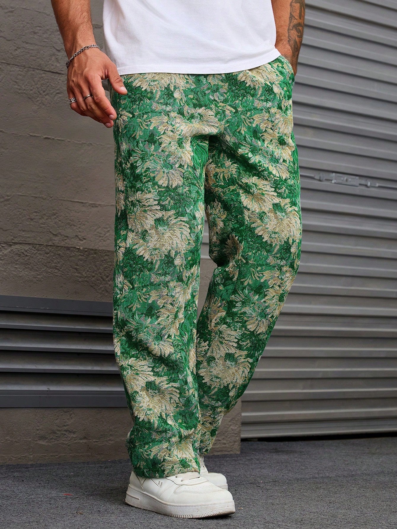 Dark Green Color Men’s Relaxed Fit Floral Print Casual Pants